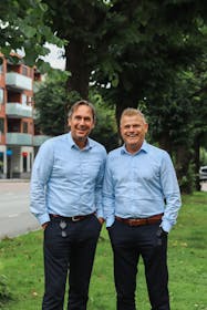 André Fugledal (t.v) og Rolf Bjarne Lie er glade for at online møtebooking nå er mulig for både nye og eksisterende kunder. 