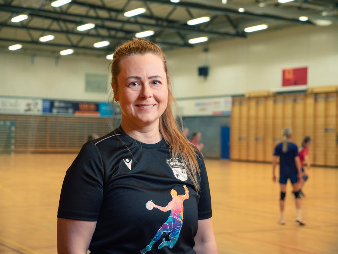 Carina Vinvand er en av initiativtakerne og en av hjelpetrenerne på håndballaget