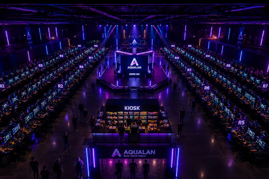 AquaLAN er Sørlandets største dataparty - et unikt arrangement for barn og unge som kombinerer gaming, konkurranser og sosial moro med bading i et av Norges råeste badeland - Aquarama.